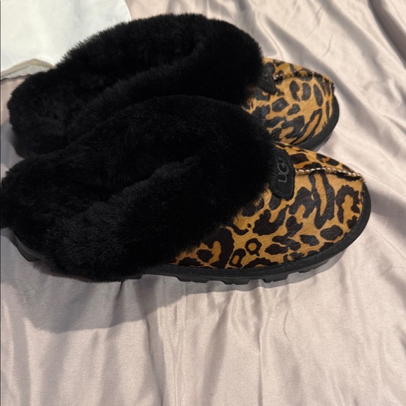 UGG Animal Print Slippers with Plush Black Lining with dust bag - Picture 4 of 6